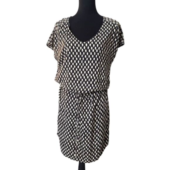 Velvet By Graham & Spencer Tie Waist Printed Dress - Picture 1 of 4
